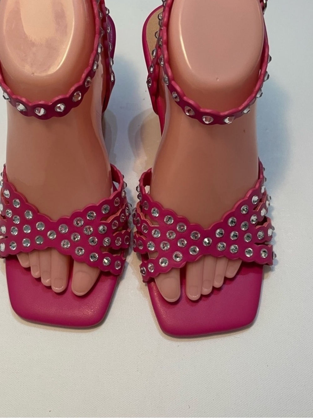 Torrid Women's Hot Pink Rhinestone Scalloped Strap Sandals Size 7WW SB-N